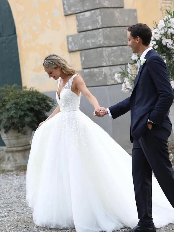Luolandi Charming A Line Sequins Lace V Neck Chapel Train Wedding Dresses Sexy